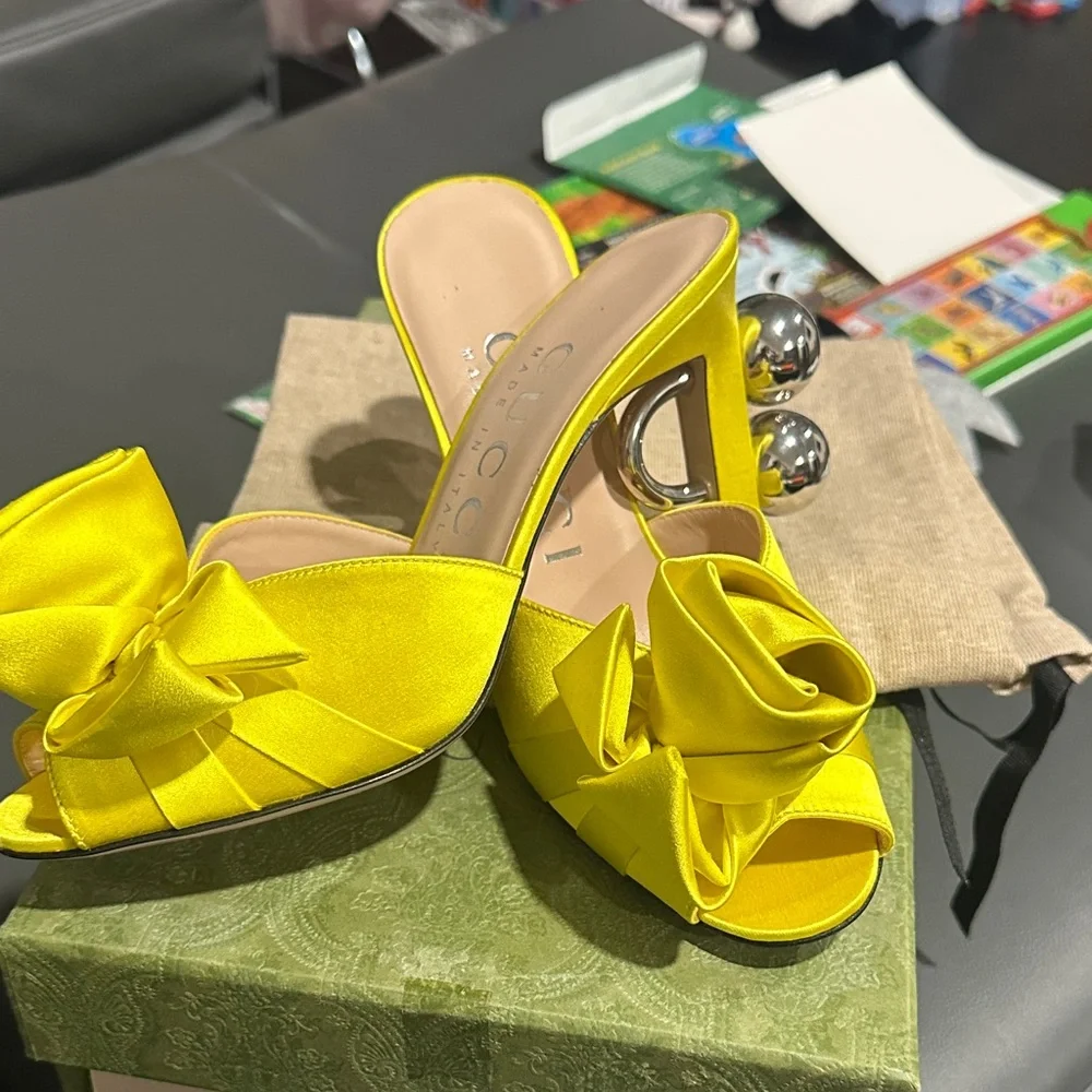 Gucci Bright Yellow Heels with Unique Design - Picture 1 of 5